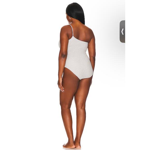 Good American '90s Hot Shoulder‎ One Piece in Silver Size 3 Brand New - Picture 2 of 12